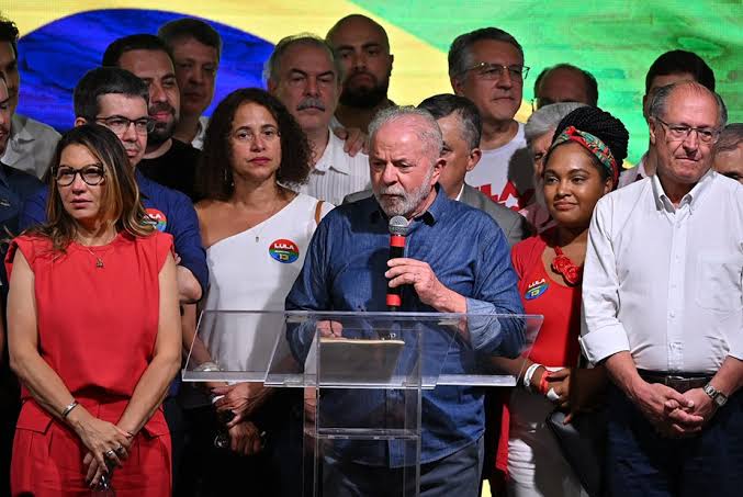Lula faz primeiro pronunciamento oficial