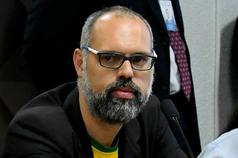 STF ordena cancelamento do passaporte de Allan dos Santos