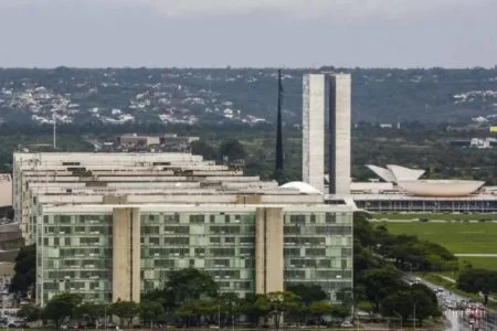 PEC da Transição prevê Bolsa Família fora do teto por 4 anos
