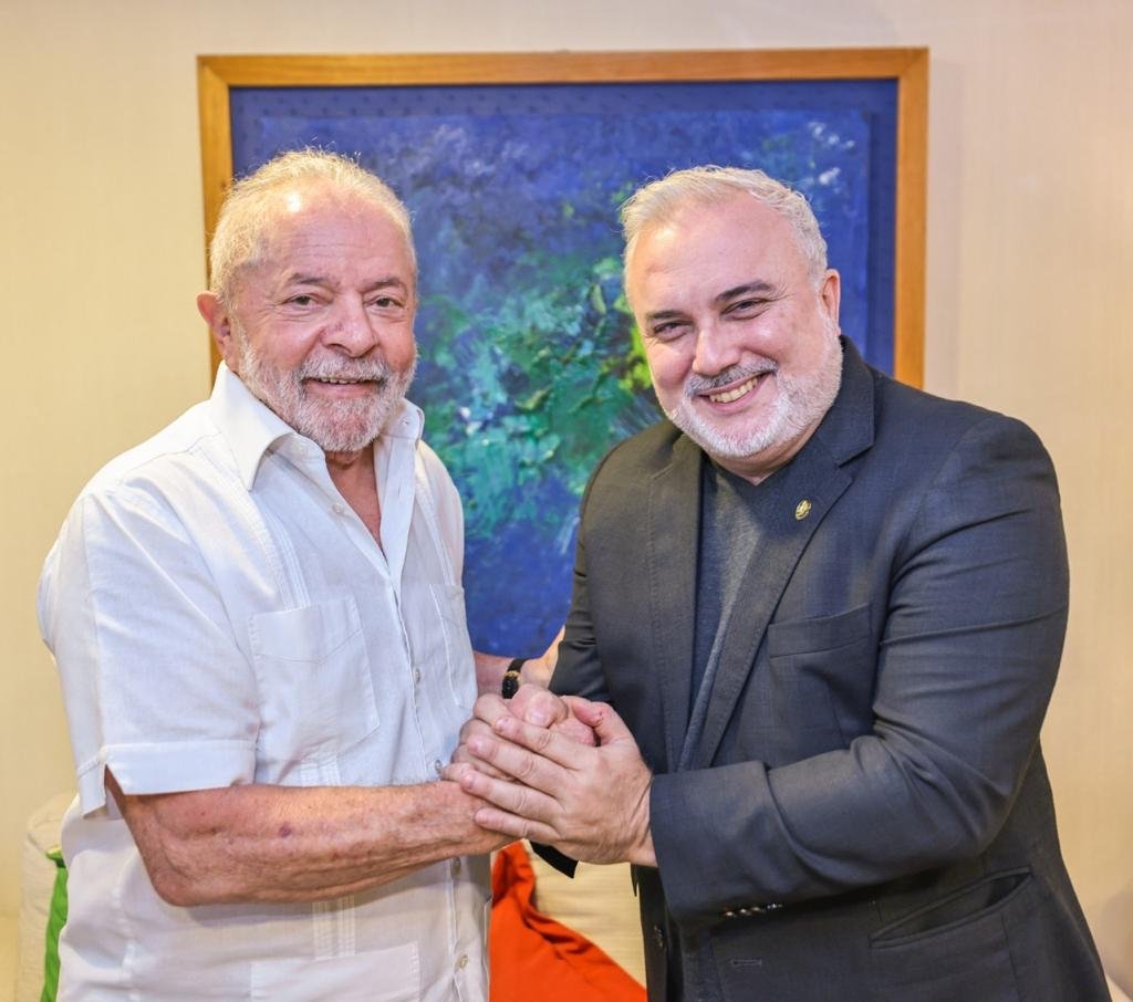Lula anuncia Jean Paul para presidência da Petrobras