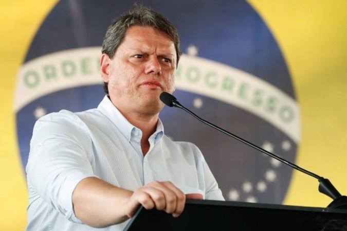 Tarcísio aumenta em 20% salário mínimo paulista e vai a R$1.550, maior que aumento de Lula