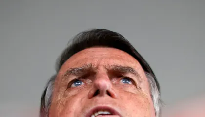 Bolsonaro é investigado por importunar baleia jubarte no litoral de SP