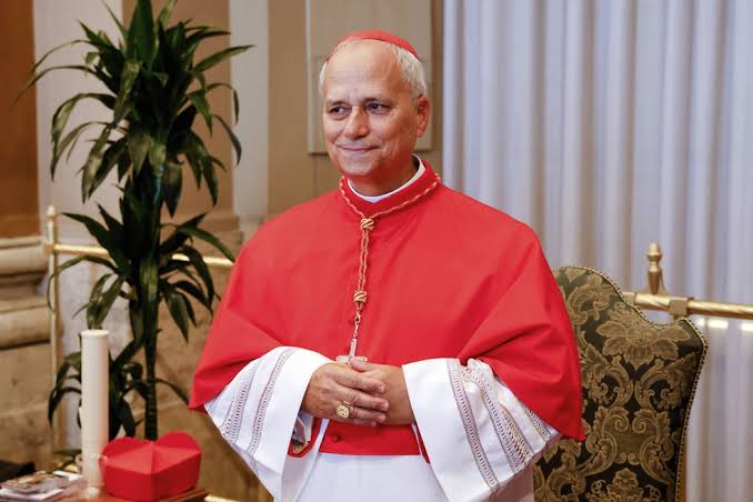 Robert Francis Prevost é eleito novo papa e adota o nome Leão XIV