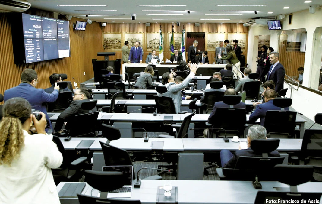 Câmara vota projetos voltados à participação feminina e turismo
