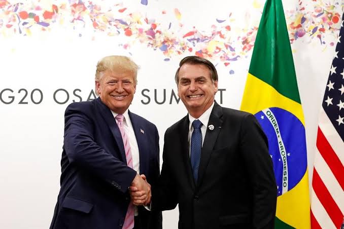 Donald  Trump critica perseguição política e judiciária contra Bolsonaro