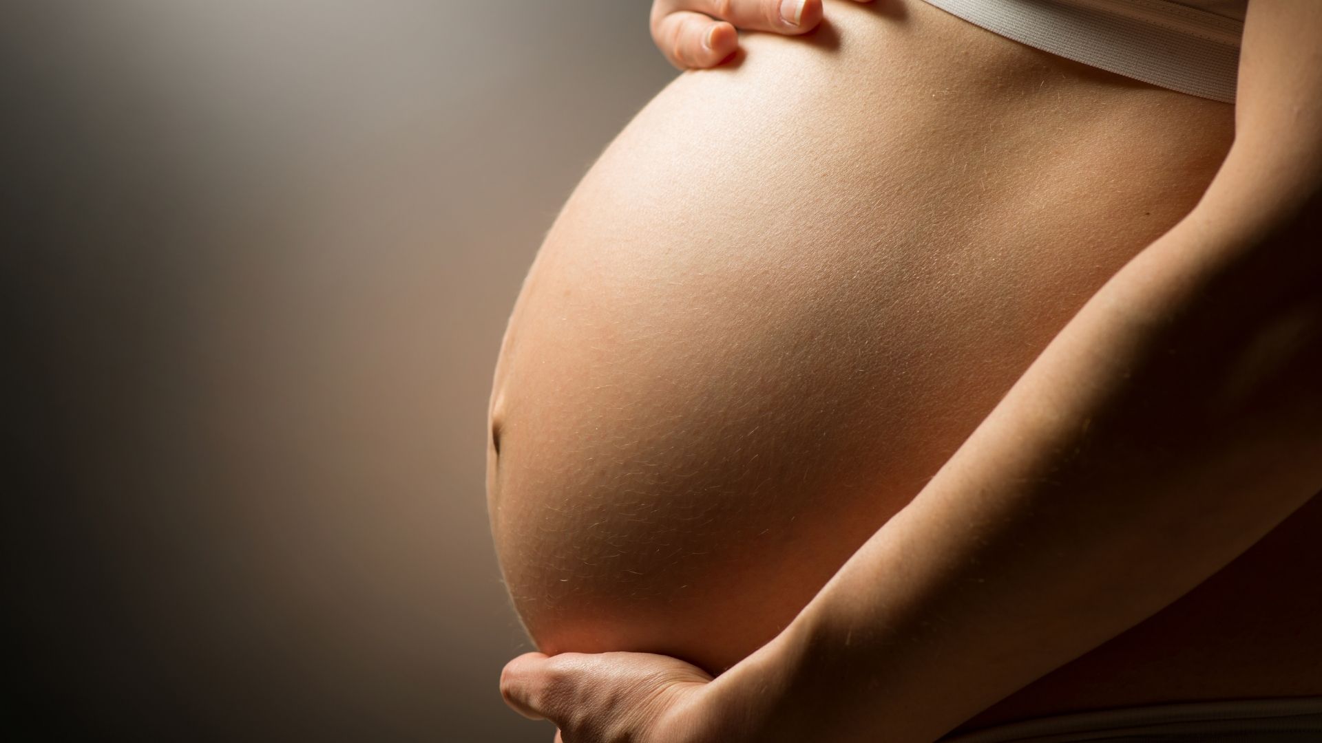 Justiça condena farmacêutica a pagar R$ 3,75 milhões por trombose causada por vacina da Covid