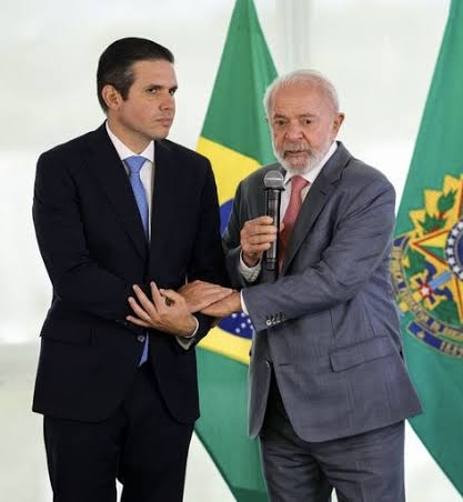 Após perder a CPMI do INSS, Hugo Motta corre ao Alvorada para dar satisfações a Lula
