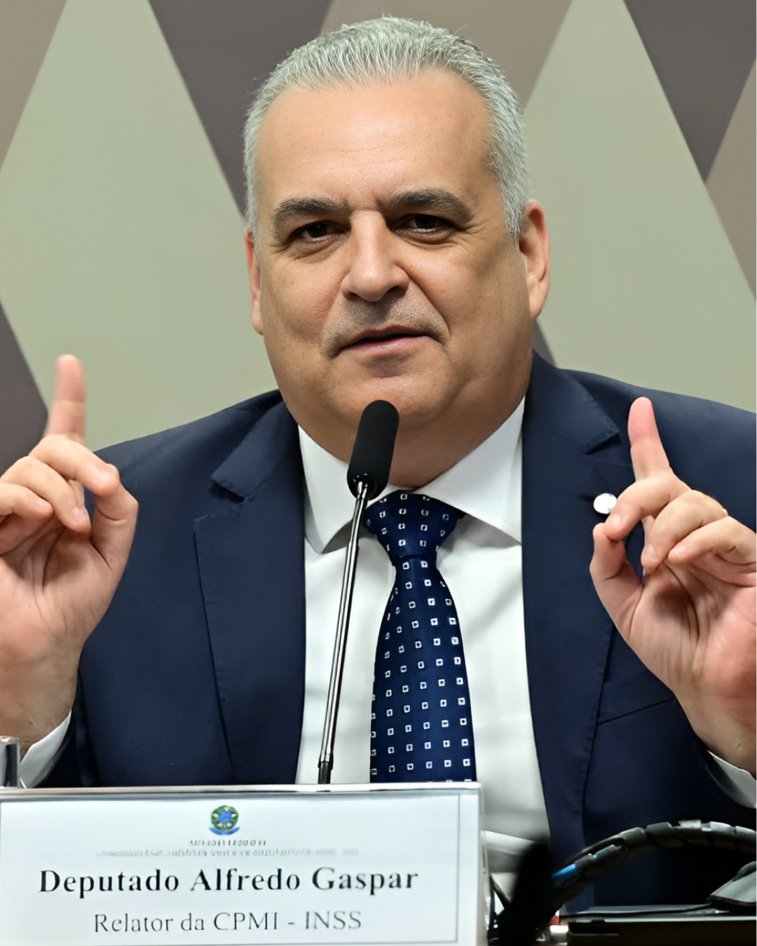 Relator da CPMI do INSS ameaça prender delegado da PF em sessão secreta autorizada pelo STF