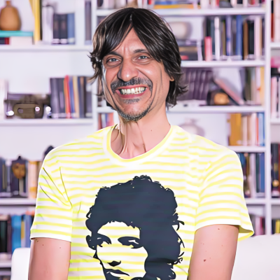 Escritor Peninha comemora morte de Charlie Kirk e admite ter jogado carro por cima de idosas