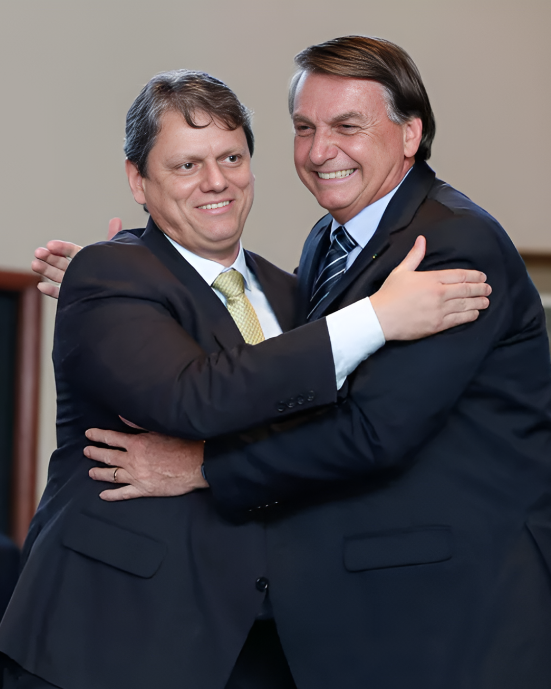 Tarcísio vai a Brasília para articular anistia intermediária com o Centrão