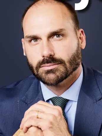 Relator sugere arquivamento de denúncia do PT contra Eduardo Bolsonaro que pedia impeachment do deputado