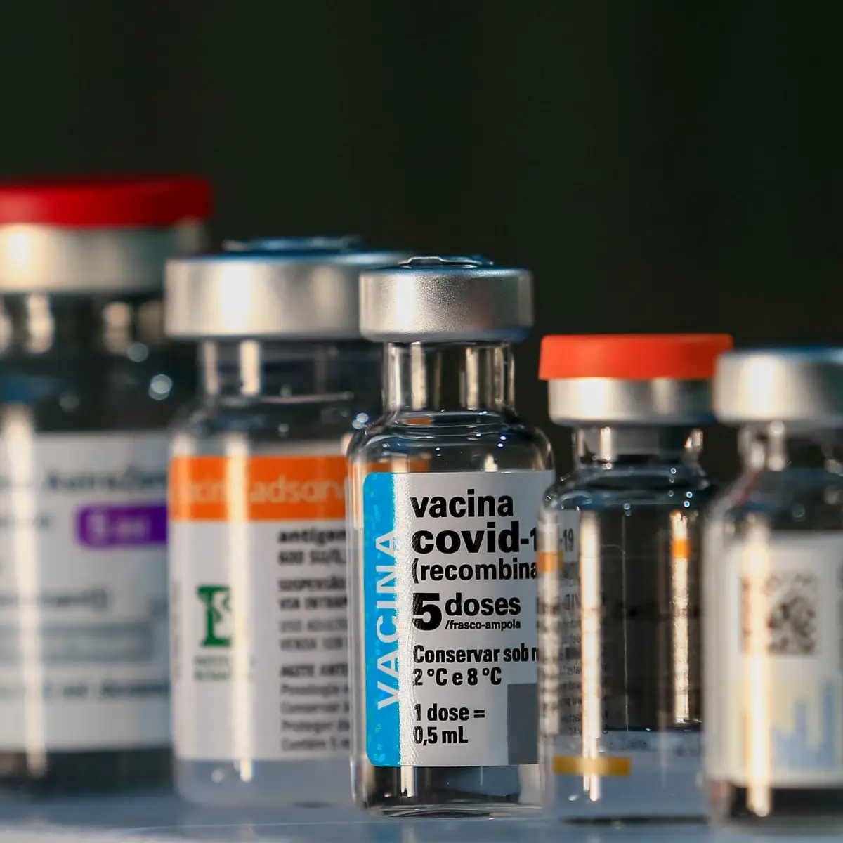 FDA liga vacinas contra COVID-19 a mortes de crianças e propõe mudanças urgentes