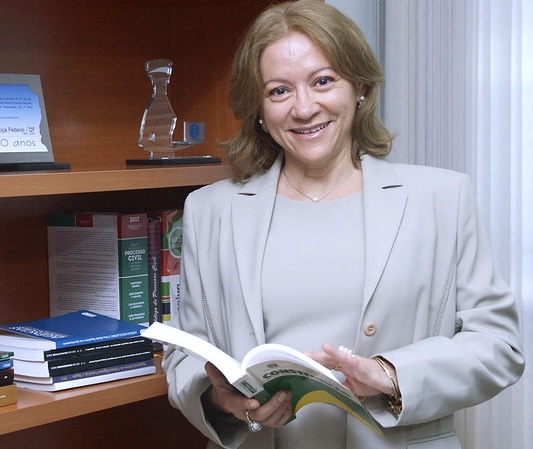 Desembargadora que revogou prisão de Vorcaro já foi acusada de gestão fraudulenta e teve como defensor o mesmo advogado do dono do banco master