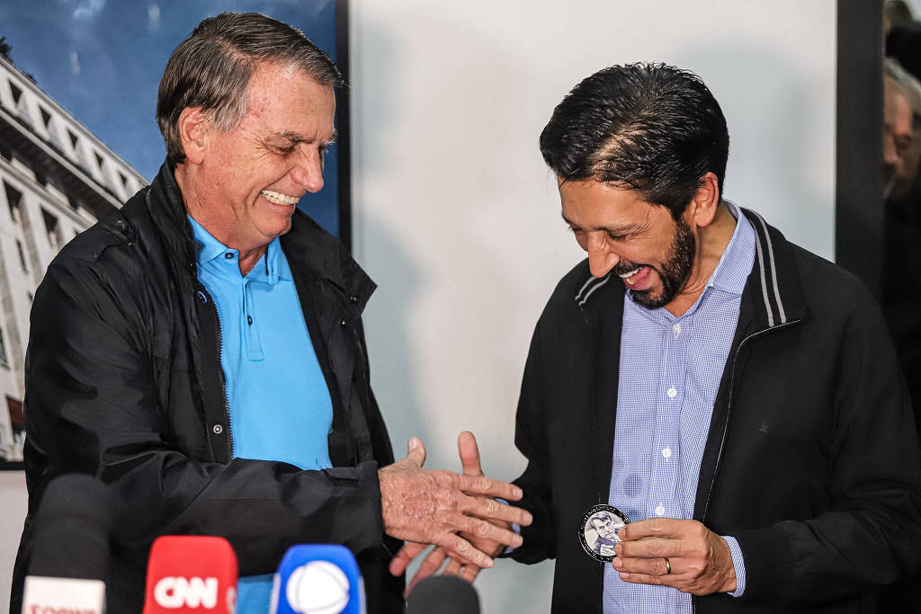 Prefeito de São Paulo, Ricardo Nunes declara apoio a Flávio Bolsonaro e segue fiel ao ex-presidente