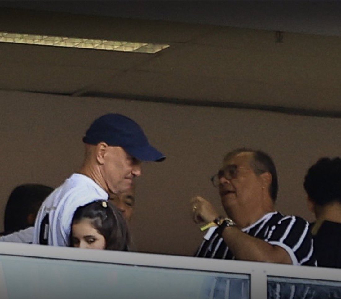 Hugo Motta, Flávio Dino, Moraes, governador do Pará se reúnem em camarote para ver final do jogo Flamengo e Corinthians